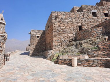 Al Bahah, Suudi Arabistan 'daki You Ain (Zee Ain or Dhee Ain) Antik Köyü' nün güzel gündüz manzarası. Burası tarihi Mermer Köy olarak da bilinir..