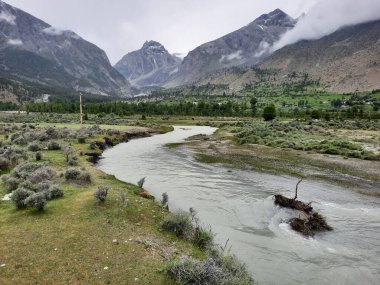 Pakistan, Skardu 'daki Basho Vadisi' nin güzel, görkemli manzarası. Basho Vadisi dağların zirvesinde yer almaktadır. Basho Vadisi doğal güzelliği ve manzarası ile ünlüdür..