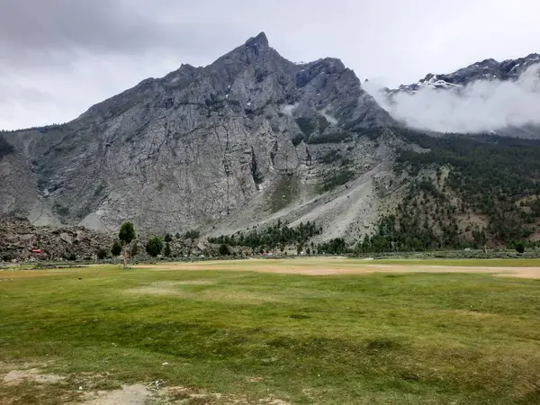  Pakistan, Skardu 'daki Basho Vadisi' nin güzel, görkemli manzarası. Basho Vadisi dağların zirvesinde yer almaktadır. Basho Vadisi doğal güzelliği ve manzarası ile ünlüdür..