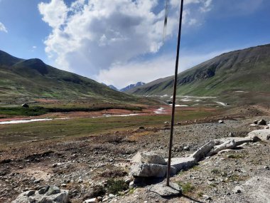 Gilgit-Baltistan 'daki Burzil Geçidi' nin güzel bir manzarası. Burzil Geçidi Pakistan 'ın Gilgit-Baltistan bölgesinde yüksek bir dağ geçididir..