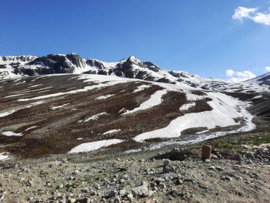 Gilgit-Baltistan 'daki Burzil Geçidi' nin güzel bir manzarası. Burzil Geçidi Pakistan 'ın Gilgit-Baltistan bölgesinde yüksek bir dağ geçididir..