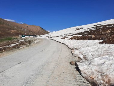 Gilgit-Baltistan 'daki Burzil Geçidi' nin güzel bir manzarası. Burzil Geçidi Pakistan 'ın Gilgit-Baltistan bölgesinde yüksek bir dağ geçididir..
