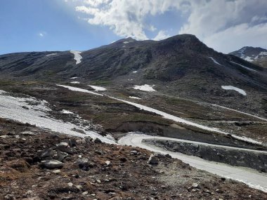 Gilgit-Baltistan 'daki Burzil Geçidi' nin güzel bir manzarası. Burzil Geçidi Pakistan 'ın Gilgit-Baltistan bölgesinde yüksek bir dağ geçididir..