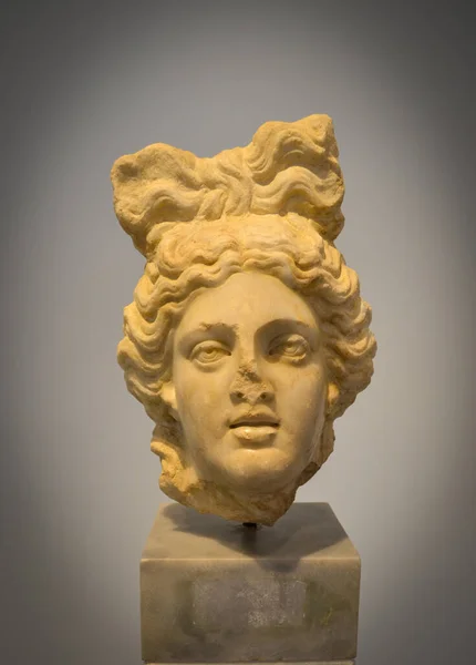 Antica Statua Della Dea Romana — Foto Stock