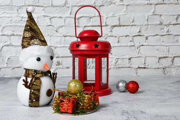 Snowman Está Esperando Las Vacaciones Año Nuevo — Foto de Stock