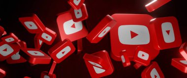 Sosyal medya video sitesinin logoları ve yığınla düşen 3D döşeme üzerine Youtube uygulaması.