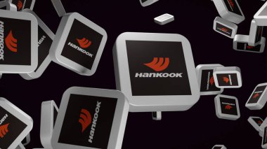 Gümüş çerçeveli kare simgelerde Hankook marka logoların dinamik 3D çizimi. Nesneler temiz ve karanlık bir arkaplanda yüzüyorlar. Editoryal içerik, kurumsal markalaşma veya web tasarımı için ideal.