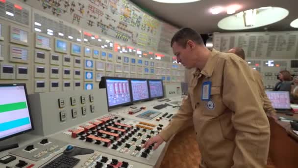 Workers Nuclear Power Plant South Ukraine Train Case Russian Shelling — Stock Video