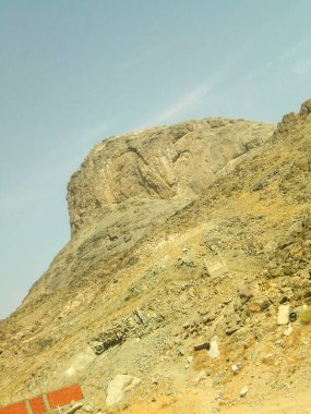 Mekke şehrinde bulunan 'Jabal Nur' un Hz. Muhammed 'in inzivaya çekildiği yer olduğuna Müslümanlar tarafından inanılır.