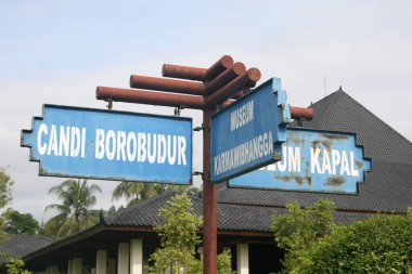 Yogyakarta, Endonezya - 7 Mart 2008: Bilgi panoları 'Candi Borobudur' (Boroudur Tapınağı) bölgesinin çeşitli köşelerini gösteriyor