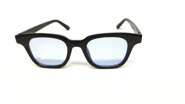 Niebieskie Okulary Przeciwsłoneczne Białym Tle — Zdjęcie stockowe