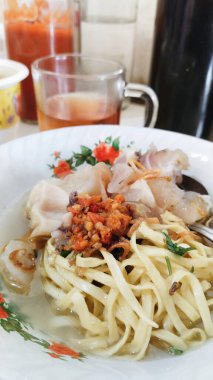 Mie Bakso 'nun bir porsiyonu, Endonezya' nın en sevdiği sokak yemeği.