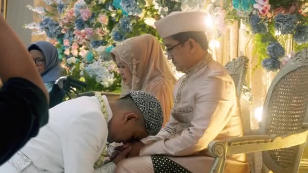 Groom Kisses His Father Hand Sungkeman Procession Which Asking Blessing — Stock Video