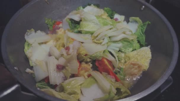 Gotować Smażoną Kapustę Patelni — Wideo stockowe