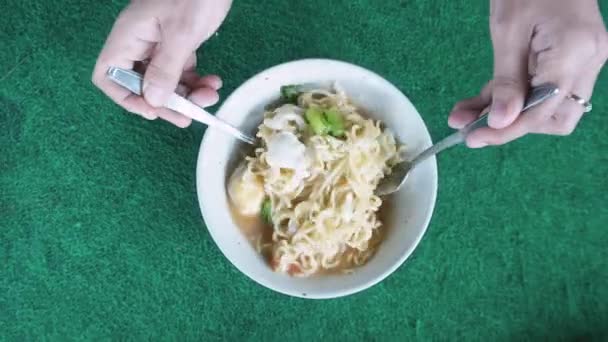 Stir Bowl Instant Noodles Boiled Eggs Hot Red Chilies Spices — Stock Video