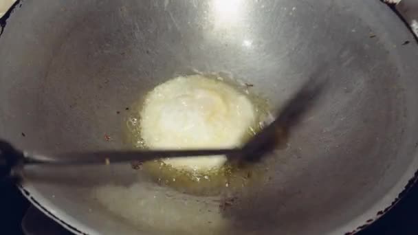 Proses Menggoreng Sisi Cerah Buatan Sendiri Telur — Stok Video