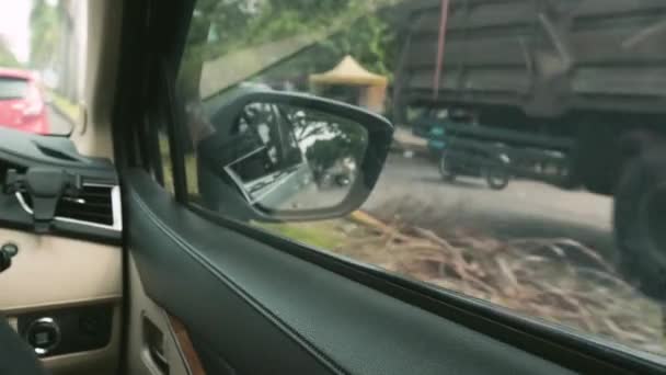 Bandung Indonésia Abril 2024 Dirigindo Carro Dia Ensolarado Brilhante Está — Vídeo de Stock