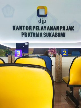 Sukabumi, Endonezya - 13 Mayıs 2024; Endonezya Vergi Genel Müdürlüğü binasındaki Direktorat Jenderal Pajak hizmet odası
