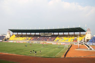 Bandung, Endonezya - 20 Ağustos 2013; oyuncular Si Jalak Harupat stadyumundaki maçtan önce ısınıyorlar