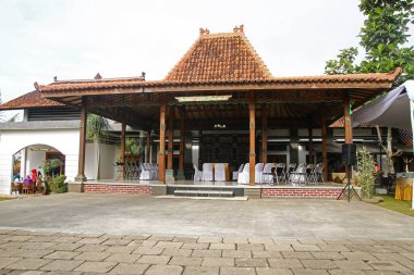 Batı Java geleneksel binası, joglo ev köşkü meşe ağacından yapılma.