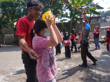Bandung, Endonezya - 17 Ağustos 2024; Endonezya 'nın bağımsızlık gününü kutlamak amacıyla çocuk katılımcılar için 