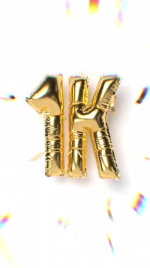 1k Takipçileri Aberration Efektli Taşıyıcı Altın Balon Metni ve Düşen Yumuşak Odaklı Konfeti. Beyaz arka plan. Sosyal medya konseptine teşekkürler. 4k 3d Mobil Dikey Döngüsel CanlandırmaComment.