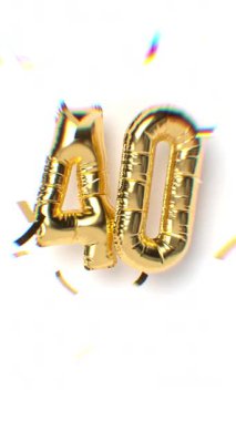 40 Numaralı Hareketli Altın Balon Metni ve Düşen Yumuşak Odaklanma Konfeti Aberasyon Etkisi. Beyaz arka plan. Yıldönümü konsepti. 3d Döngülü Dikey Canlandırma.