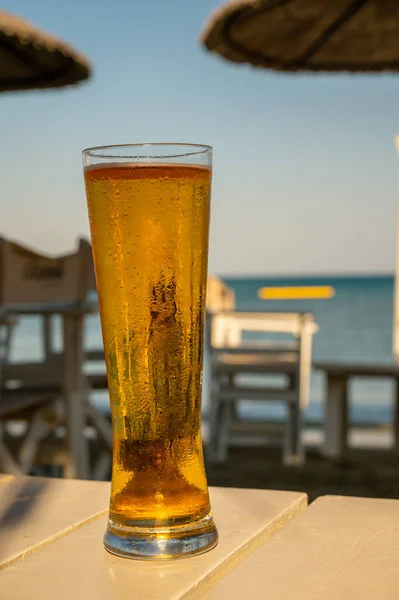 Ein Pint Kaltes Lagerbier Freien Der Sonnigen Strandbar Auf Zypern — Stockfoto