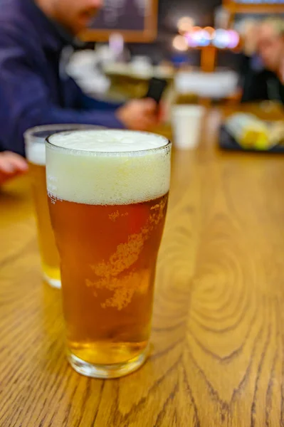 Bière Fraîche Pression Ipa Est Servie Verre Dans Café Intérieur — Photo