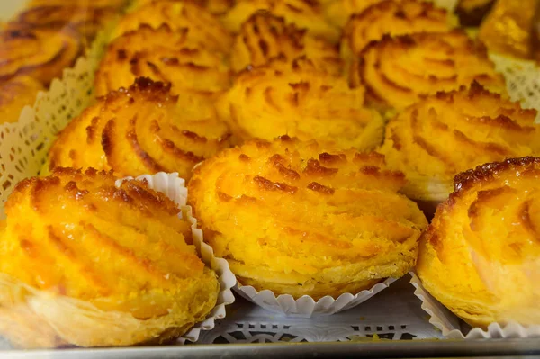포르투갈 리스본의 양조장에서 진열되어 디저트 케이크 — 스톡 사진