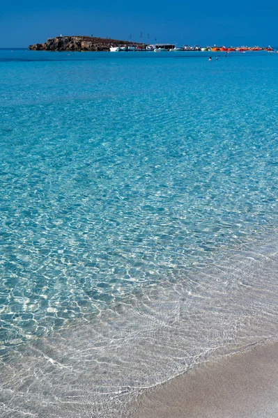 Panoramisch Uitzicht Blauw Kristalhelder Water Middellandse Zee Het Strand Van — Stockfoto