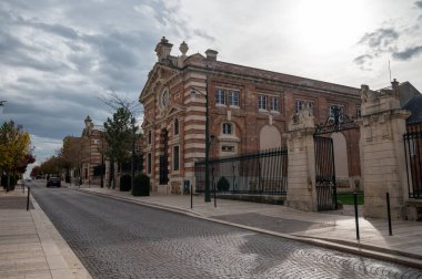 Güzel Fransız mimarisi ve şampanyadaki evler köpüklü şarap kasabasını Epernay, Champagne, France yapıyor.