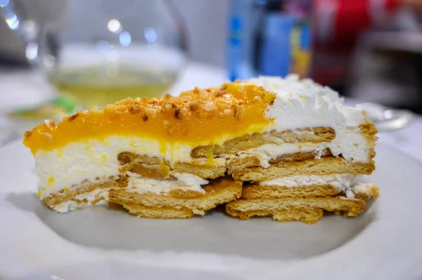 Tradycyjne Portugalskie Ciasto Śmietaną Owocami Ciasteczkami — Zdjęcie stockowe
