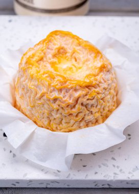 Fransız Langres yumuşak inekleri, şampanyada yıkanmış kabuklu peyniri, Ardenne Bölgesi, Fransa