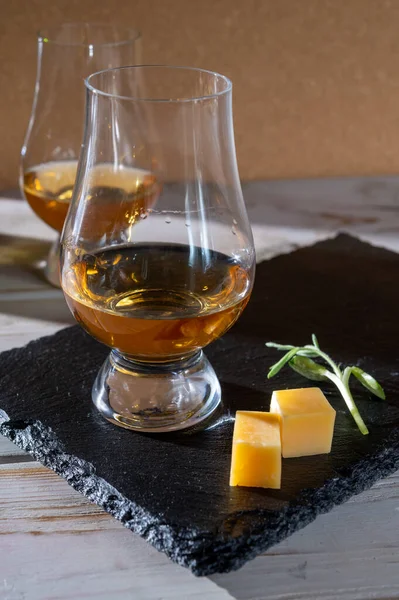 Scotch Single Malt Kevert Whisky Kóstoló Szeszfőzdében Skóciában Ital Ételpárosítás — Stock Fotó