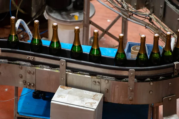 Výroba Krémového Šumivého Vína Burgundsku Francii Automaticky Napájené Plnicí Zátkové — Stock fotografie