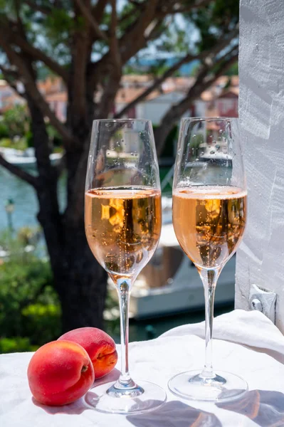 stock image Summer party, drinking of French brut rose champagne sparkling wine in glasses in yacht harbour of Port Grimaud near Saint-Tropez, French Riviera vacation, France