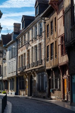 Troyes 'in ortaçağ merkezi yarı ağaçlı evleri ve dar sokakları olan eski şehri.