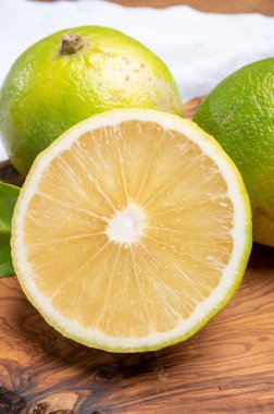 Taze olgun bergamot portakal meyveleri, Earl Grey çayı, ilaç ve kaplıca tedavilerinde kullanılan mis kokulu narenciye.