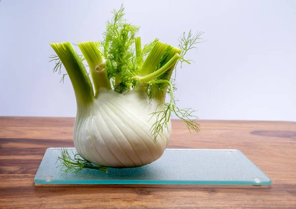 Υγιεινή Διατροφή Των Λαχανικών Ακατέργαστο Φρέσκο Λευκό Βολβό Μάραθου Φλόρενς — Φωτογραφία Αρχείου