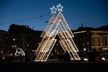 San Sebastian ya da Donostia 'da Noel ışıkları, kışın gece hayatı, Bask Ülkesi, İspanya