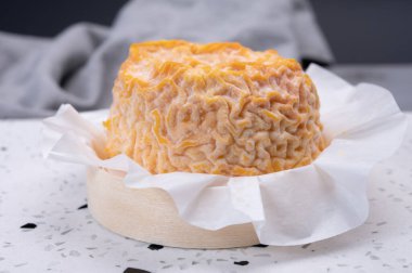 Fransız Langres yumuşak inekleri, şampanyada yıkanmış kabuklu peyniri, Ardenne Bölgesi, Fransa