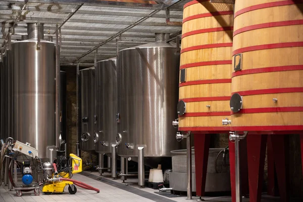 Modern Large Wooden Barrels Wine Fermentation Process Red White Wine — 图库照片