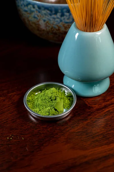 用东亚和日本消费的特殊种植和加工绿茶叶的细粉制备绿茶茶 — 图库照片