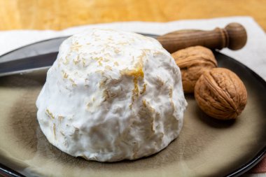 Peynir koleksiyonu, yumuşak inek Fransız peyniri küflü Gaperon zanaatkarlığı biberli ve sarımsaklı Auvergne, Fransa