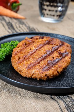 Vejetaryen bitkisinden yapılmış lezzetli vejetaryen hamburgerler soya fasulyesi taklidi et sağlıklı yaşam tarzı