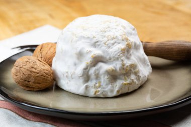 Peynir koleksiyonu, yumuşak inek Fransız peyniri küflü Gaperon zanaatkarlığı biberli ve sarımsaklı Auvergne, Fransa