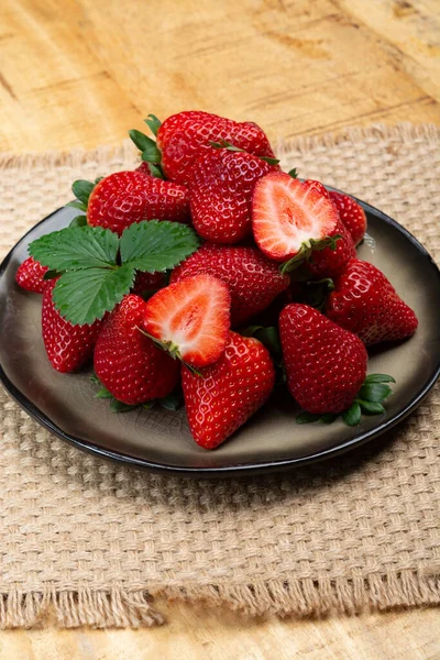 Neue Ernte Tafel Mit Frischen Reifen Roten Süßen Spanischen Erdbeeren — Stockfoto