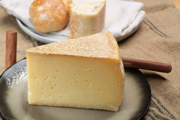 Švýcarská Sýrová Kolekce Gruyere Sýr Nepasterizovaného Kravského Mléka Zblízka — Stock fotografie
