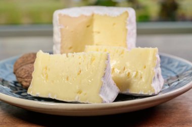 Val-Dieu Manastırı 'ndan Belçika usulü yumuşak inek sütlü peynir.